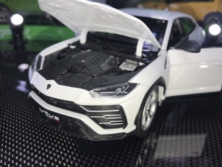 Xe Mô Hình Lamborghini Urus 1:24 Welly ( Trắng )
