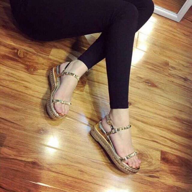 Sandals đế xuồng Louboutin