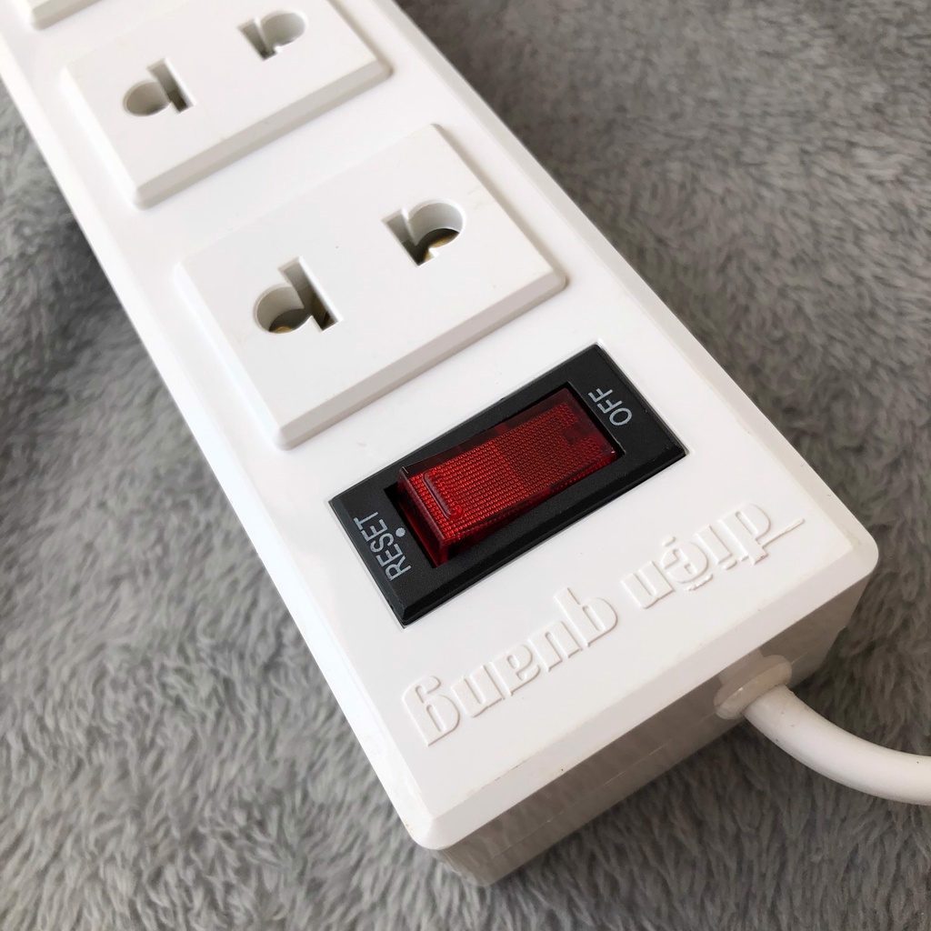 Ổ cắm điện Điện Quang chống va đập ĐQ 001A-01 ( 6 lỗ, 2 chấu, dây 5m - 2m)