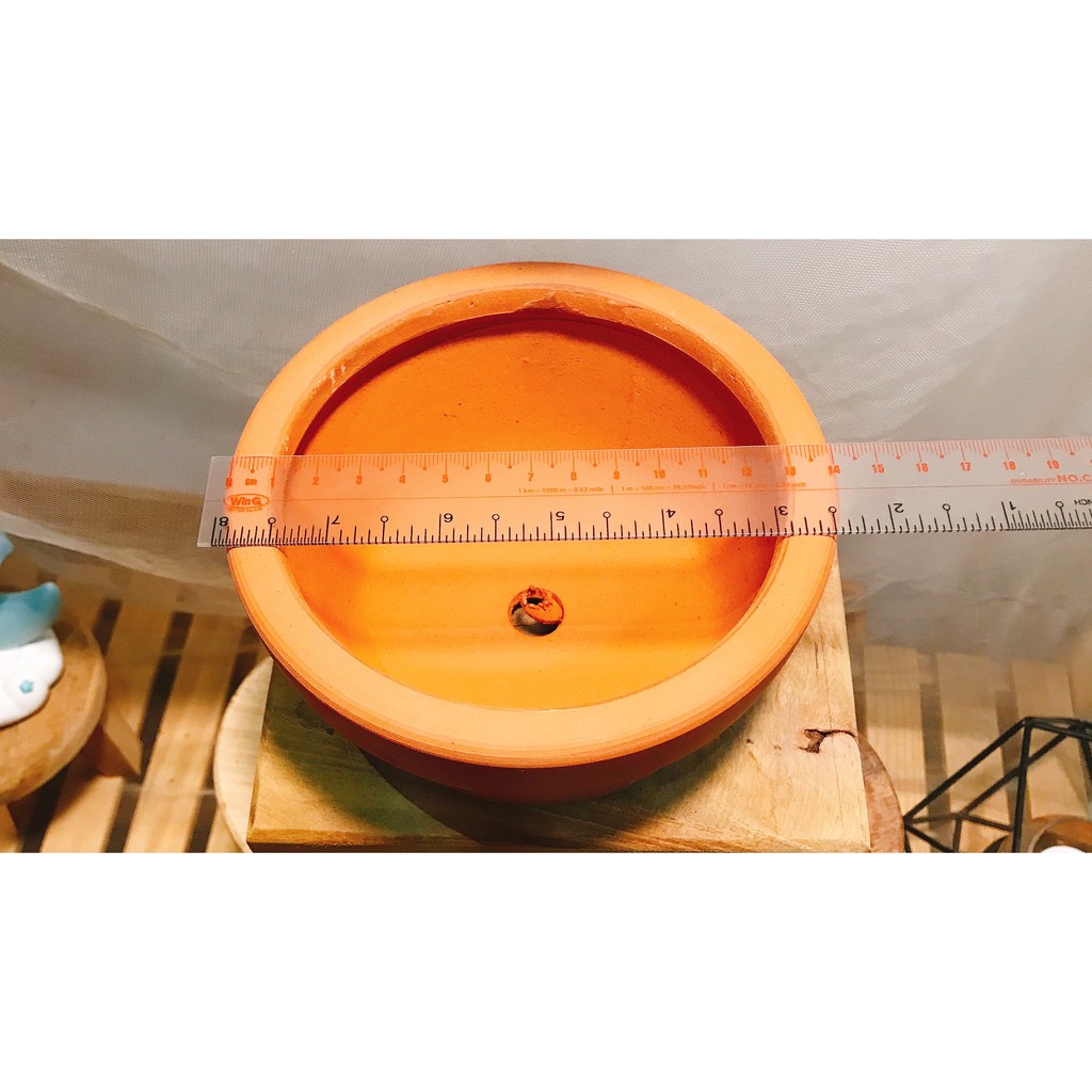 Chậu đất nung 14 cm.