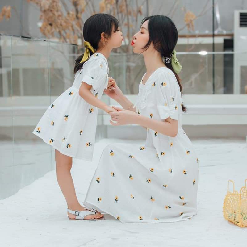 Vải linen xước thêu hoa