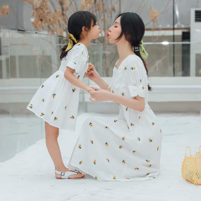 vải linen xước thêu hoa