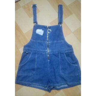 Yếm short jean.