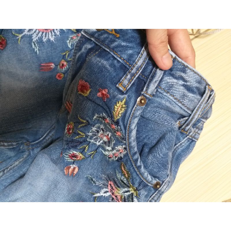 Quần jean thêu hoa size S-M thanh lý
