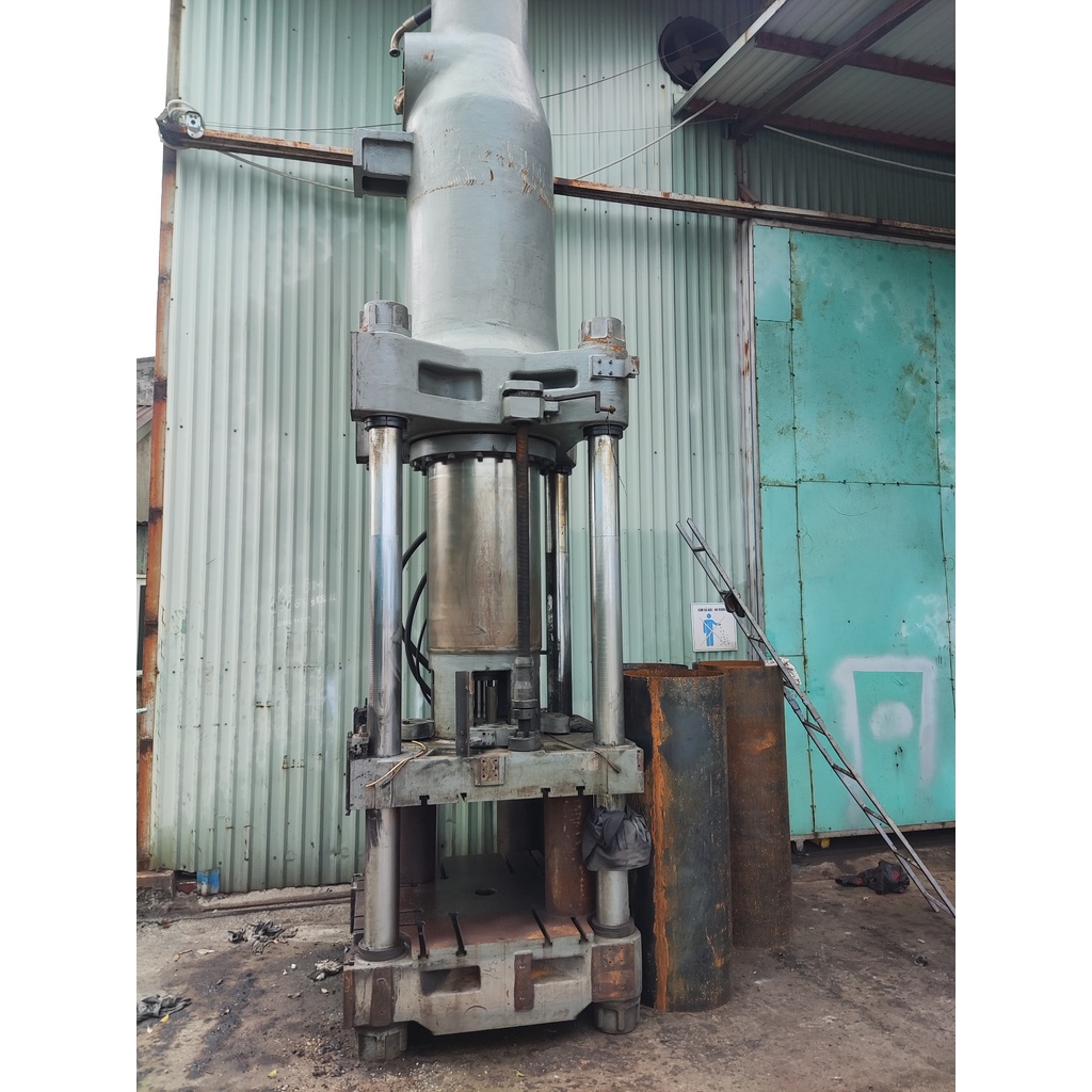 Máy ép thủy lực 650 tấn thanh lý