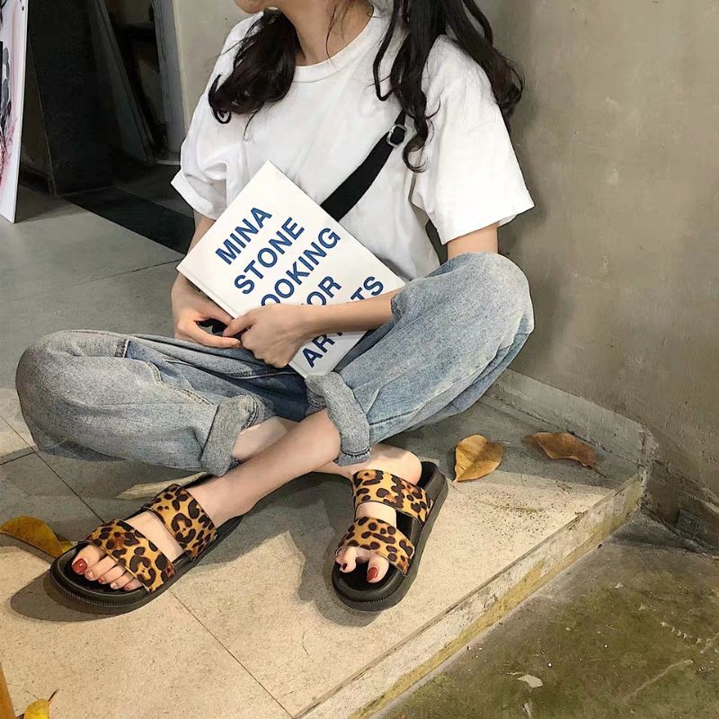 Dép dẻo hoạ tiết da báo cho mùa hè năng động mát mẻ