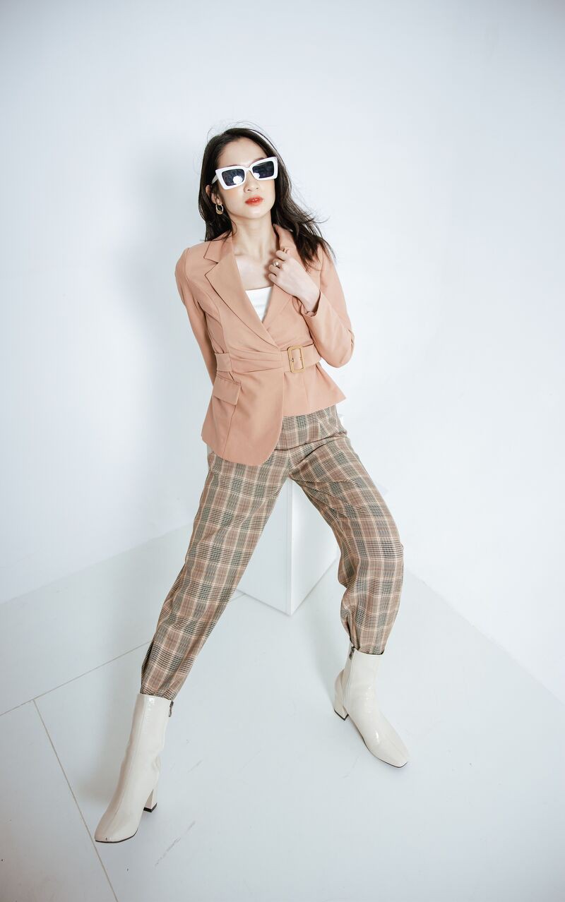 [Mã FAMALLT5 giảm 15% đơn 150k] CCHAT Áo vest vạt lệch đai liền Q323 | BigBuy360 - bigbuy360.vn