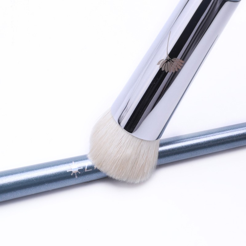 Cọ Tán Kem Nền - Che Khuyết Điểm LADES L38