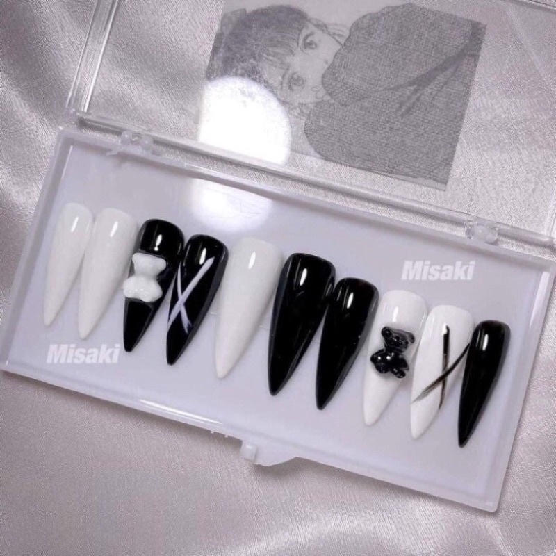 Nailbox trắng đen chamr gấu