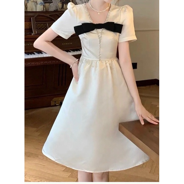 ĐẦM KEM CỔ V ĐÍNH ĐÁ NƠ NGỰC ĐEN