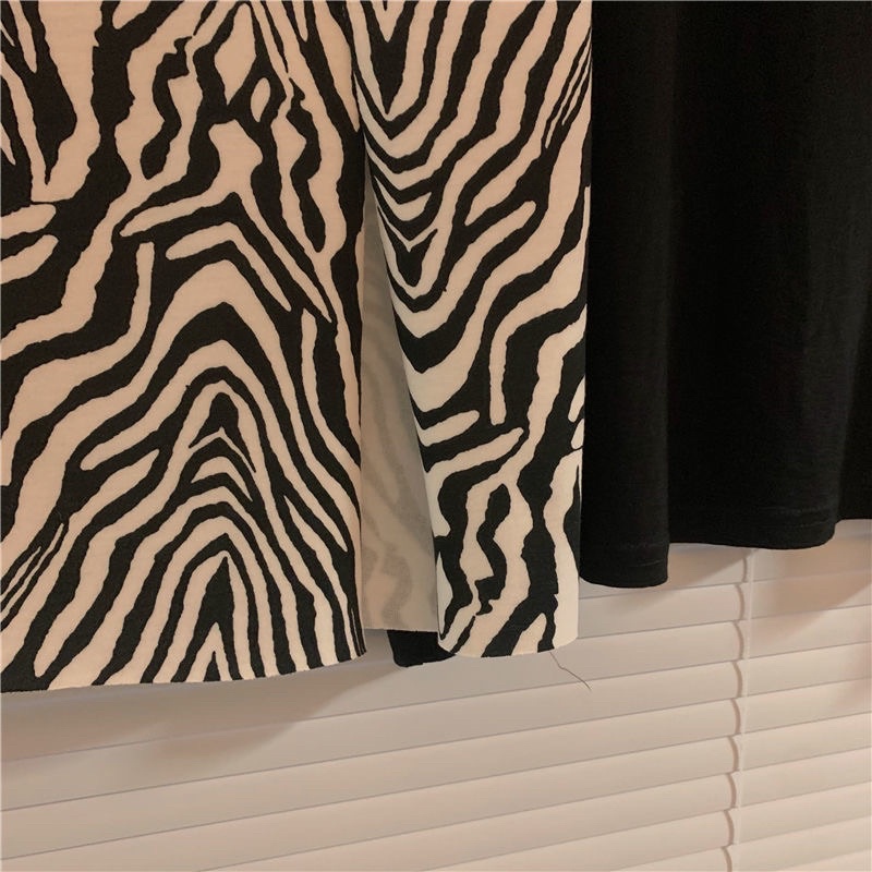 Chân váy chữ A hoạ tiết vằn, eo bo chun xẻ tà săn sale