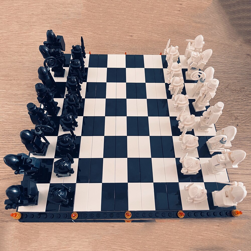 Đồ chơi giáo dục Lắp ráp Mô hình xếp hình 1028 Harry Potter Hogwarts Wizard's Chess Fit 76392