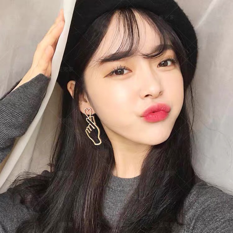 khuyên tai bông tai bàn tay búng tim