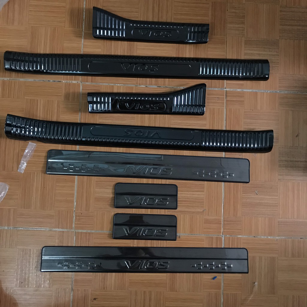 Bộ ốp nẹp buớc chân Trong + Ngoài titan Cho xe Toyota Vios Form 2019-2021