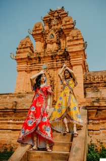 Váy boho vạt chéo sẵn 2 màu: đỏ, vàng