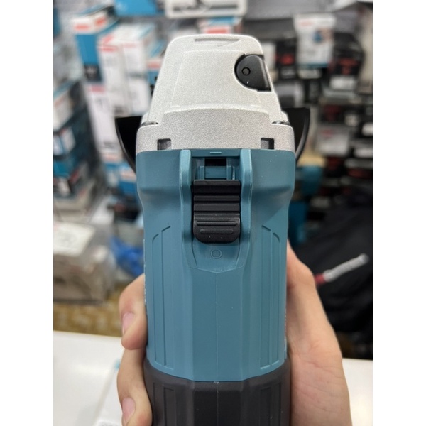 Máy mài góc cầm tay bằng điện Makita M0900B