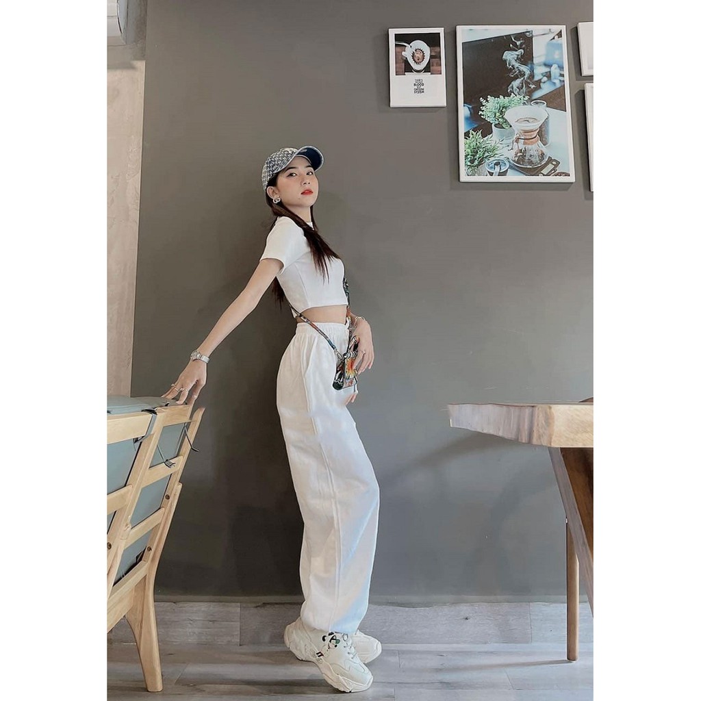 Set áo croptop ôm tay ngắn và quần jogger nữ chun ống màu trắng - VIETCEN