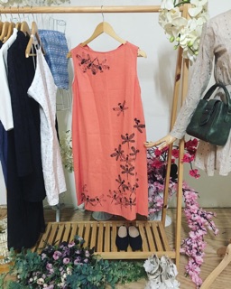 Váy Linen hoạ tiết vẽ tay
