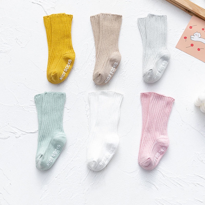 Vớ cotton chống trượt kẻ sọc màu trơn dễ thương cho bé