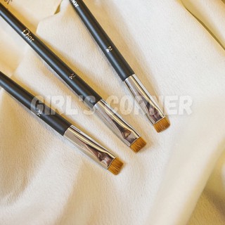 Cọ vẽ mắt Dior 24 Backstage Eyeliner Brush
