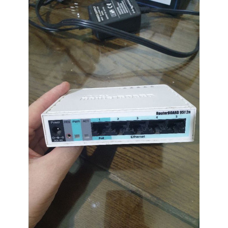 thiết bị MIKROTIK 951-2N(2 nd)