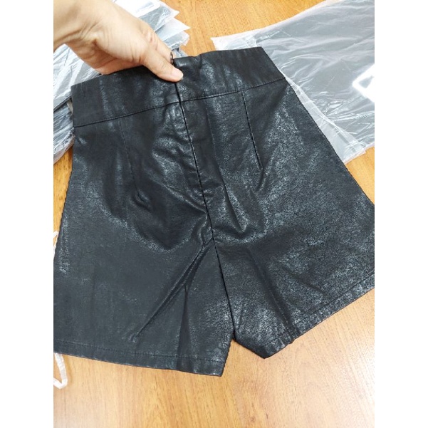 Quần short da