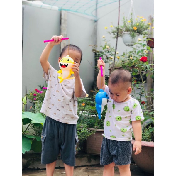 Lồng đèn trung thu cá mập có đèn và nhạc dùng pin giá rẻ