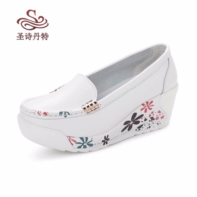 Giày slip on đế cao của zanaka và sesdad hàng hiệu giá bình dân chỉ từ 320k đến 360k được đôi giày êm hết ý luôn đấy ạ..