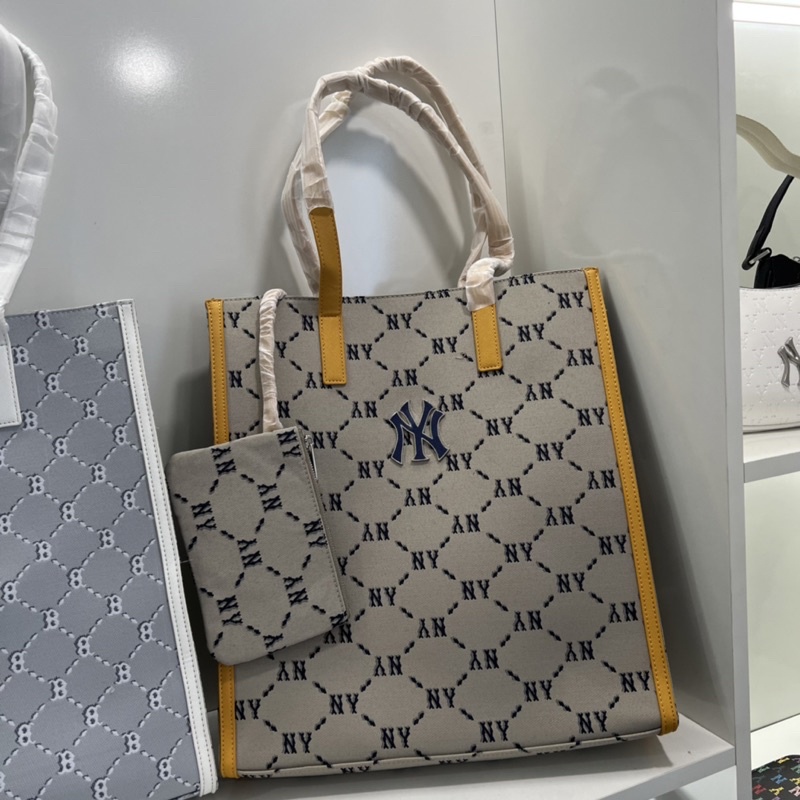 [Tặng Túi Giấy] Túi Totebag M L B Mono Logo Kim Loại Bản TQXK