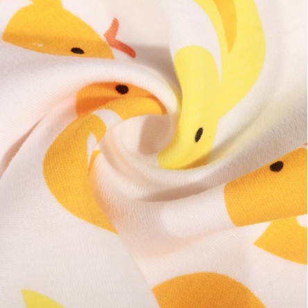 Yếm Ăn Cotton Hai Lớp Hình Tam Giác In Họa Tiết Hoạt Hình Có Nút Cài Cho Bé
