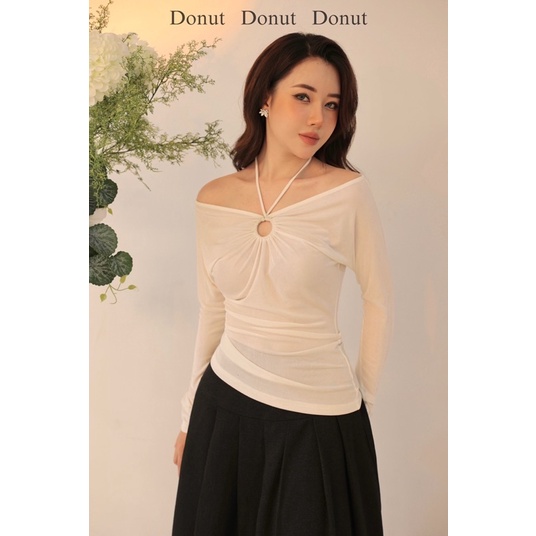 Áo nhún khuyên tròn dây cổ phối chân váy ly xước hàn