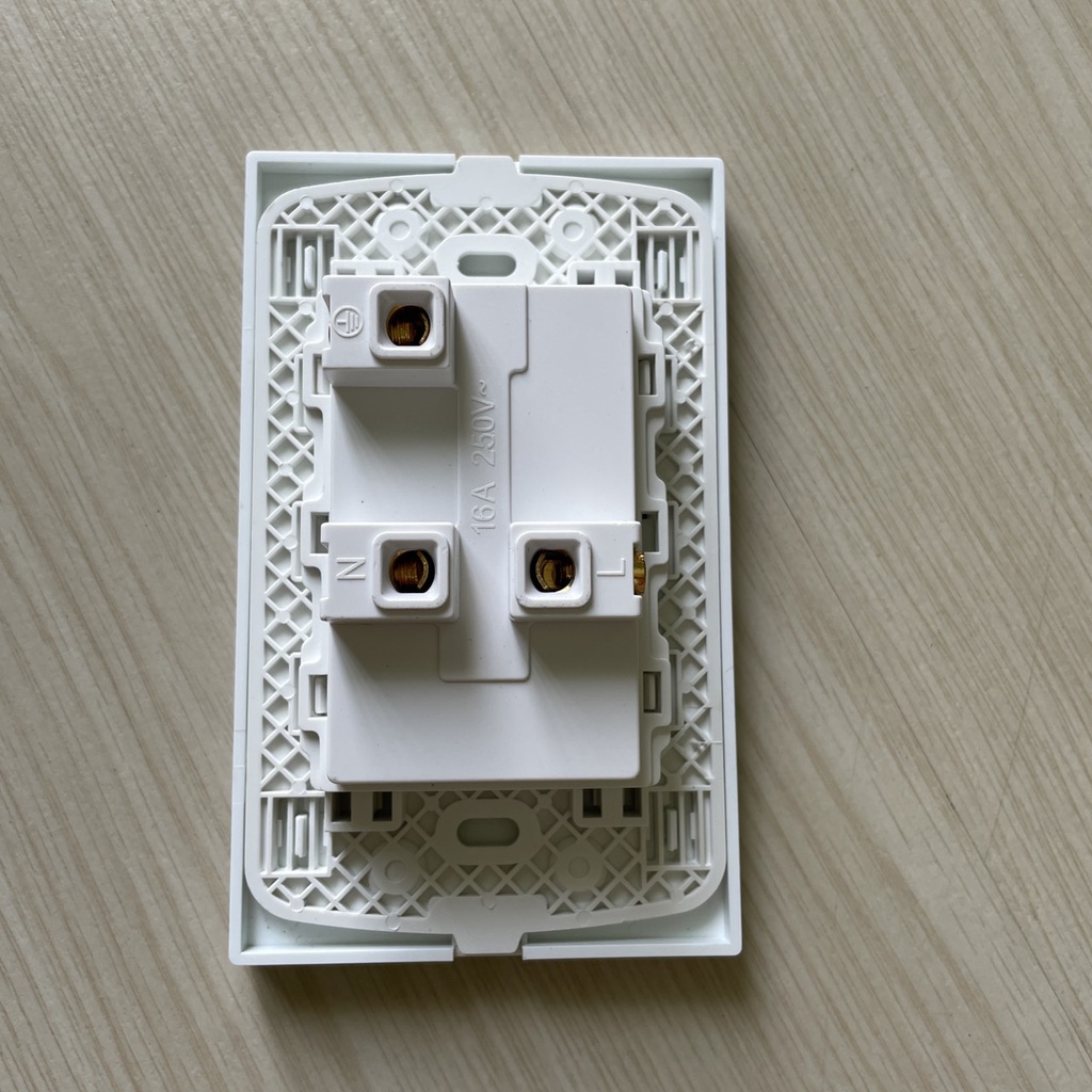 Ổ cắm đôi âm tường mặt kính cường lực cao cấp