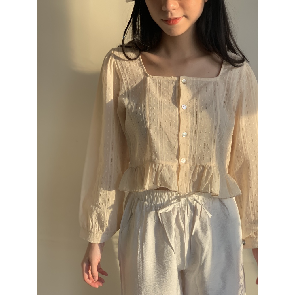 Áo nữ kiểu cổ vuông vải đũi chấm bông cúc hoa TKA365 LOLLIE STUDIO