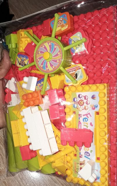 Sét lắp ráp mô hình trò chơi đu quay bằng nhựa rất đẹp