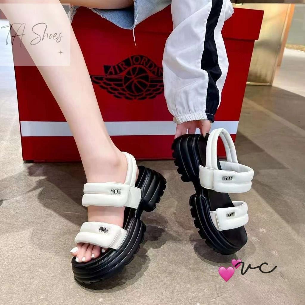 Sandal quai phồng dán tag chữ - Dép đế bánh mì cao 5p dán Hàn quốc hottrend năm nay Hàng Loại 1 QC FULLBOX