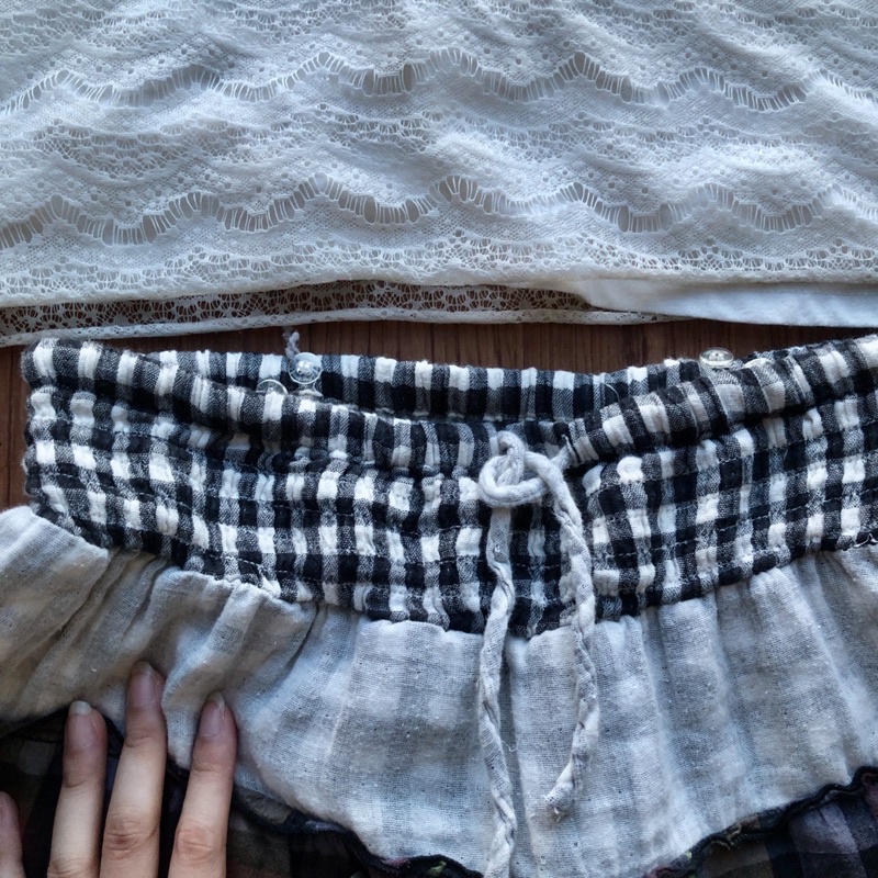 Set váy vải ghép và áo thun trắng hai lớp vintage 2hand