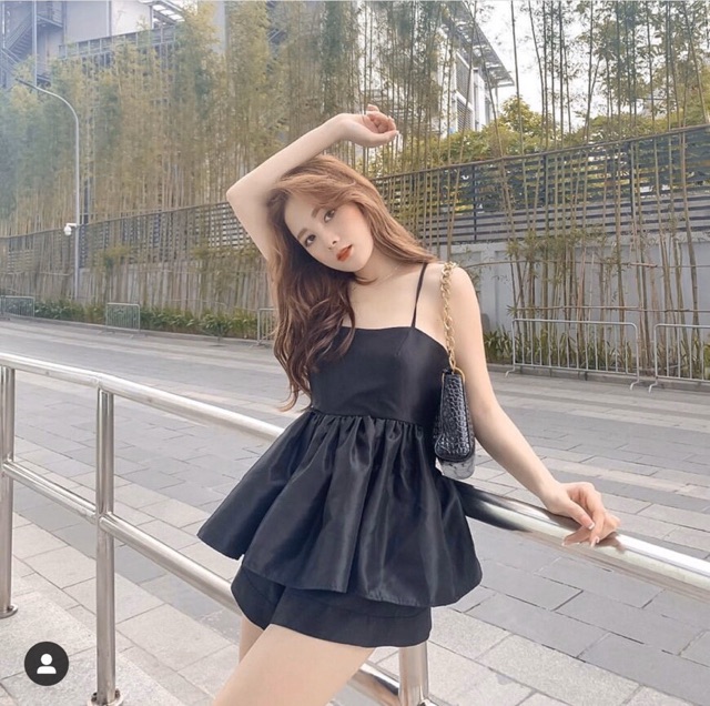 SET ÁO PEPLUM ĐEN ĐAN LƯNG + SHORT ĐEN