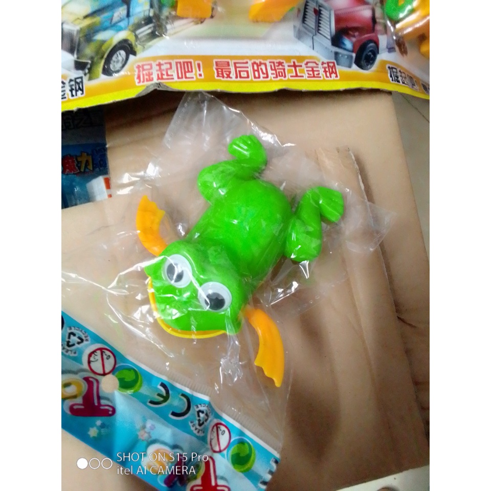 Thú thả bồn tắm cho bé _ Thú bơi trong nước