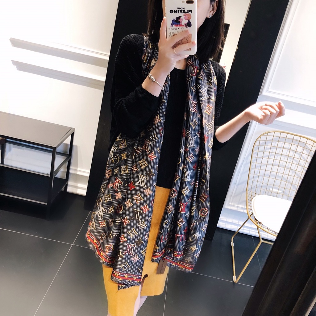 Khăn Choàng Lụa In Họa Tiết Thời Trang Dành Cho Nữ