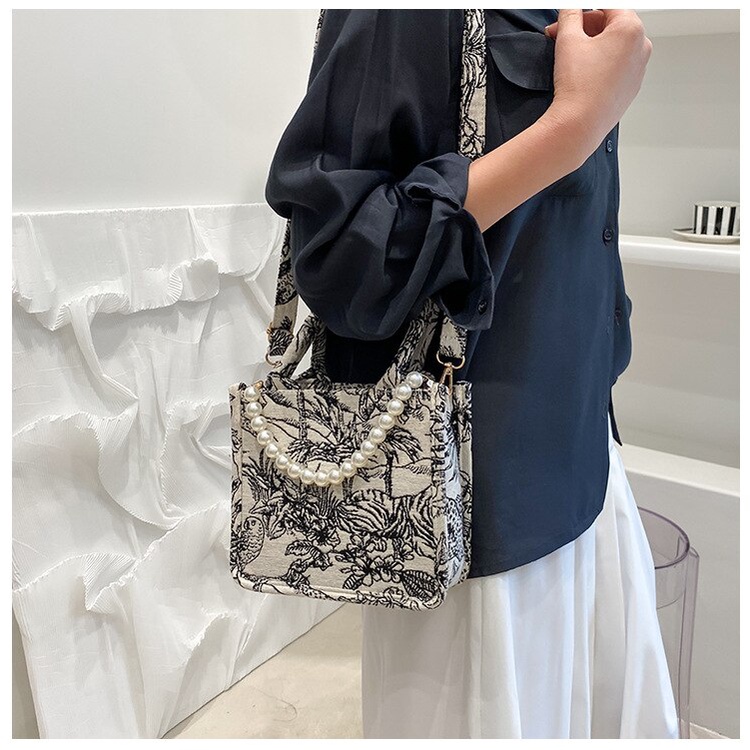 Túi xách đeo chéo Jasmin Noir dáng vuông họa tiết hoa phối dây xỏ ngọc trai giả phong cách retro nữ tính