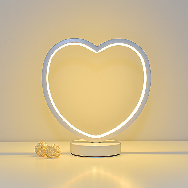 Đèn led để bàn Hình Trái Tim ánh đèn vàng