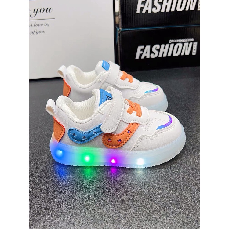 Giày thể thao cho bé gái bé trai có đèn led thoáng khí êm chân mã mới X26
