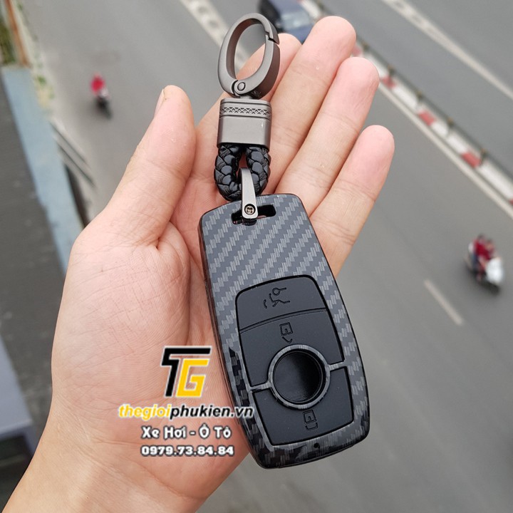 Ốp chìa khóa xe Mercedes E200, E250, E300 nhựa ABS vân carbon kèm móc đeo INOX sang trọng