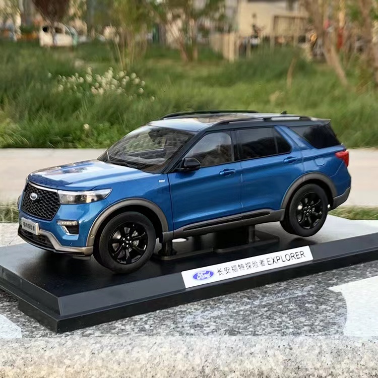 Mô hình  xe Ford Explorer tỉ lệ 1:18