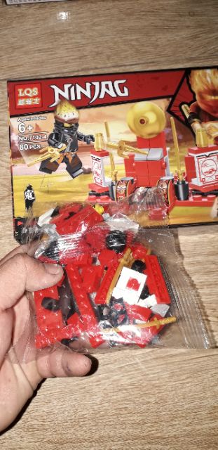 Lắp ráp 1 hộp LegoNinjag Ngôi đền 7102 có nhiều chi tiết bằng nhựa ABS