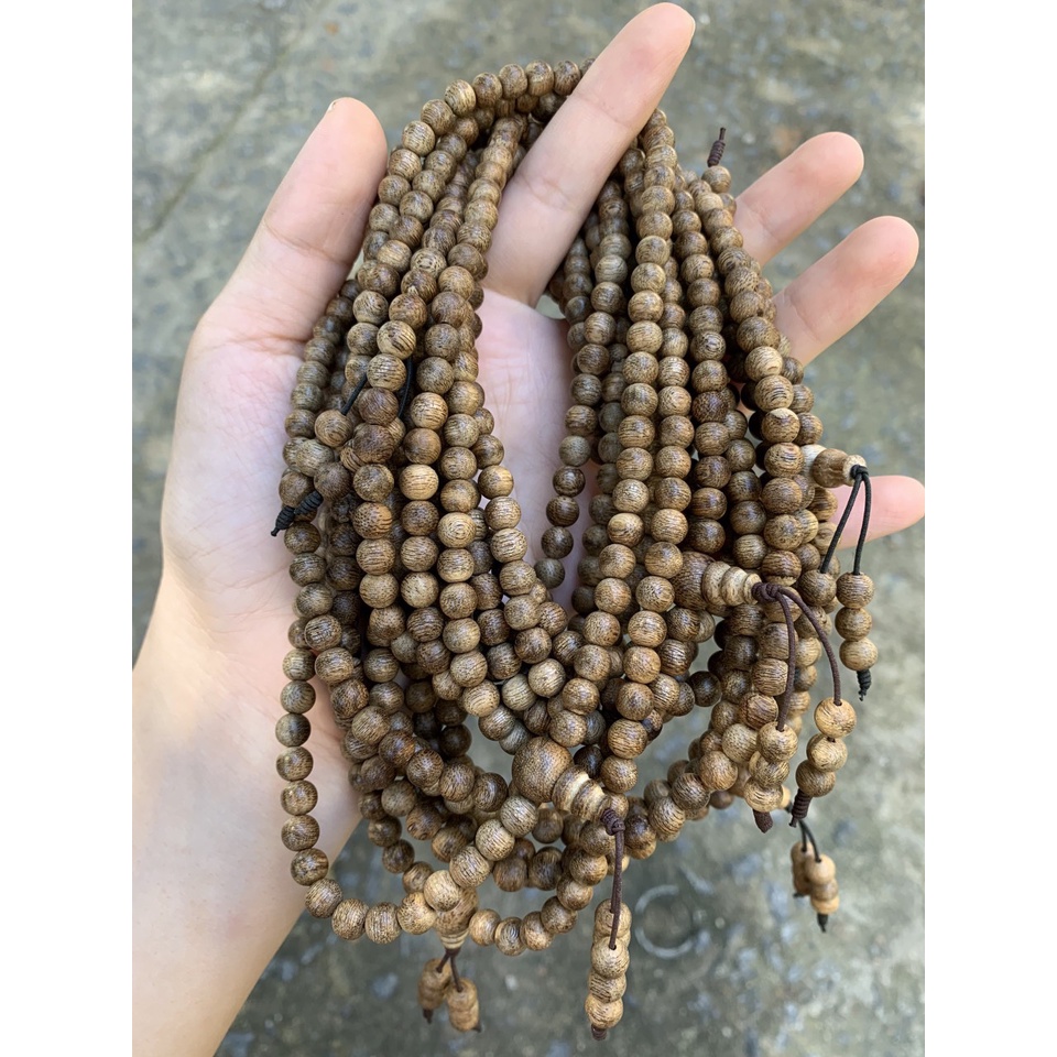 Vòng đeo tay, lắc tay quấn 3 vòng phong thủy từ gỗ trầm hương rừng dầu già tự nhiên 108 hạt