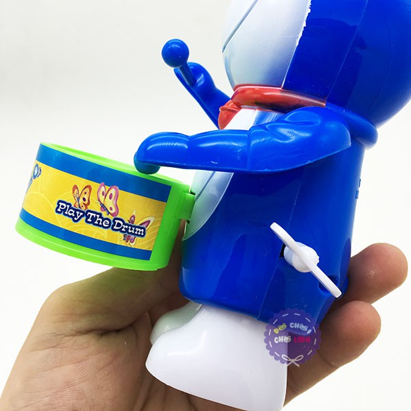 Đồ chơi Doraemon đánh trống vặn cót bằng nhựa