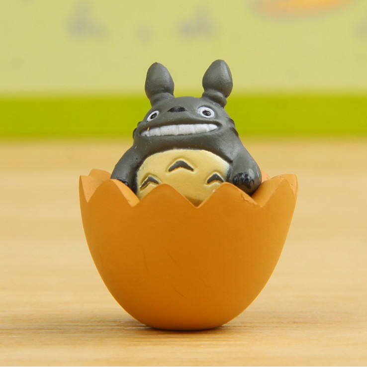 Mô hình Totoro ngồi trong vỏ trứng dùng trang trí tiểu cảnh, terrarium, móc khóa, DIY