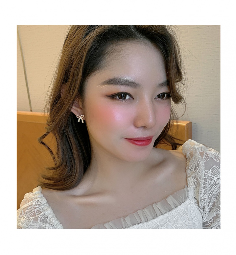 Khuyên Tai Nữ Kiểu Dáng Độc Đáo Xinh Xắn