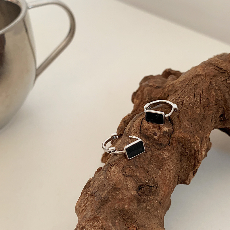 Khuyên tai tông màu đen phong cách Hàn Quốc đơn giản trẻ trung